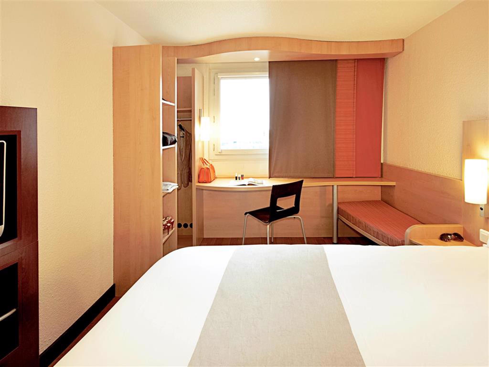 Отель Ibis Paris Ornano Montmartre Nord 18Eme Экстерьер фото